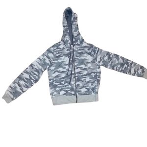 No Boundaries Women's Gray Camo Zip Up Hoodie